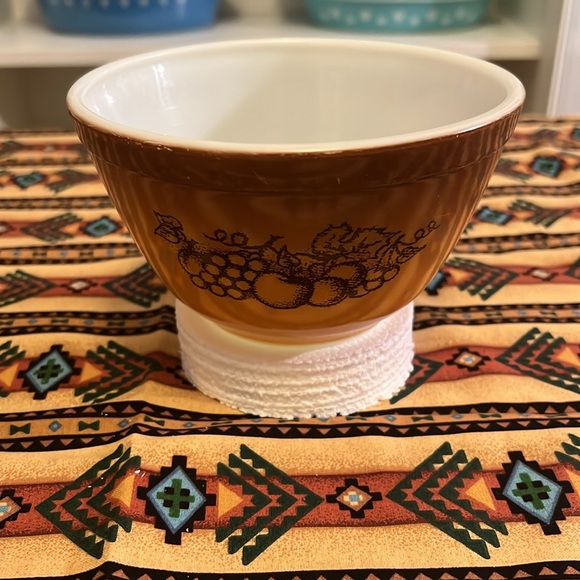 Pyrex Old Orchard 401 Mixing Bowl - Picture 3 of 4